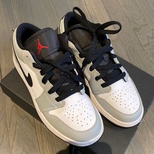 Boys Air Jordan 1 Low (GS) size 3.5
